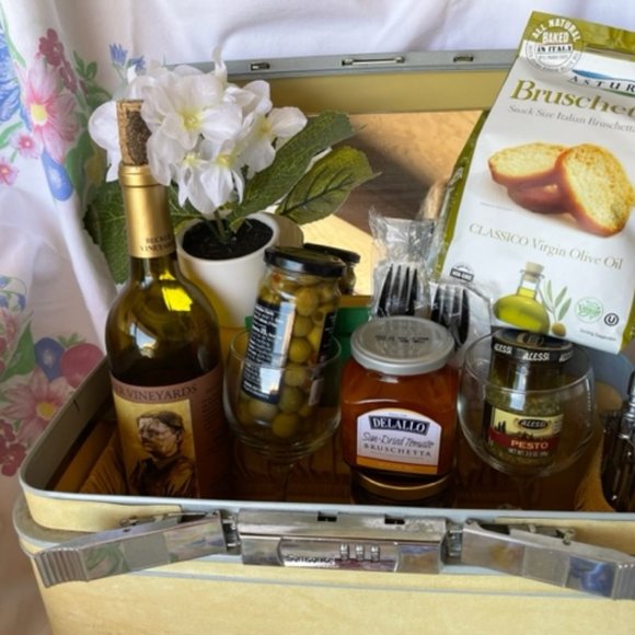 Samsonite Vintage Train Case 1960s Butter Yellow Silhouette Elevated Picnic - Picture 16 of 16